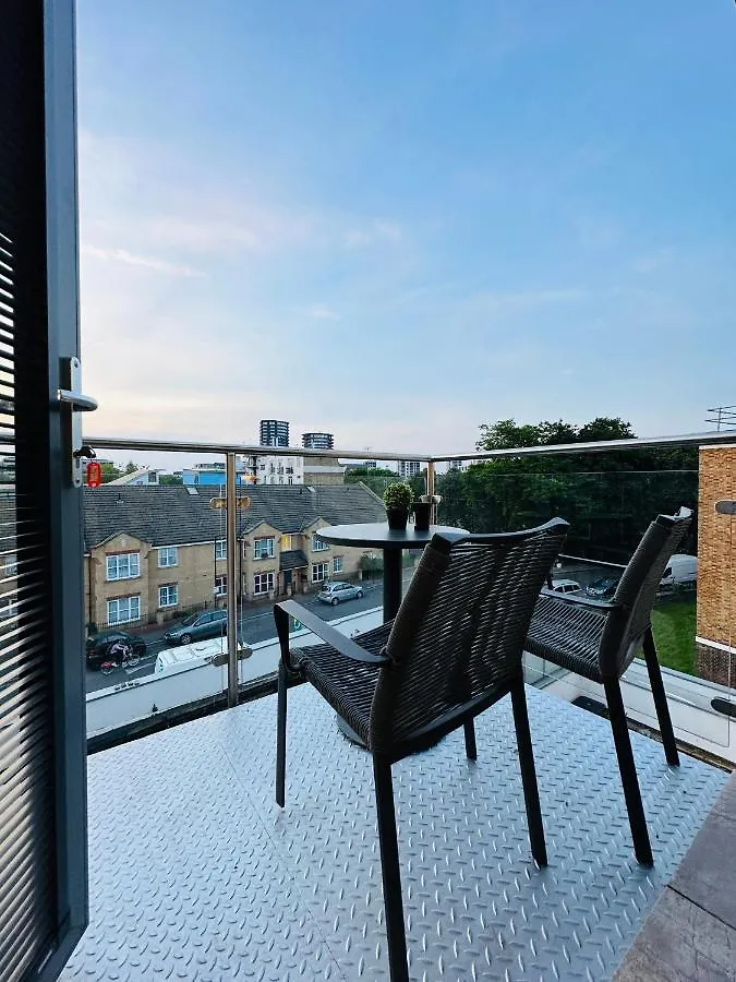 Modern 3 Bed Flat With Private Terrace In Shoreditch London Apartment